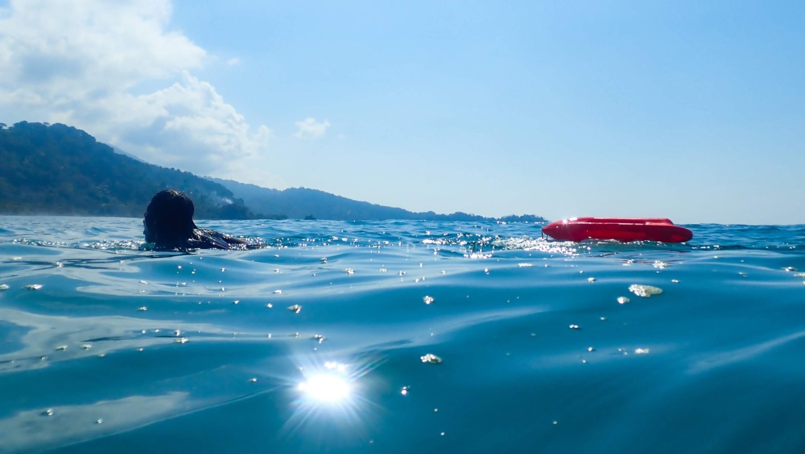 Lifeguards swimming - guardavidas nadando
